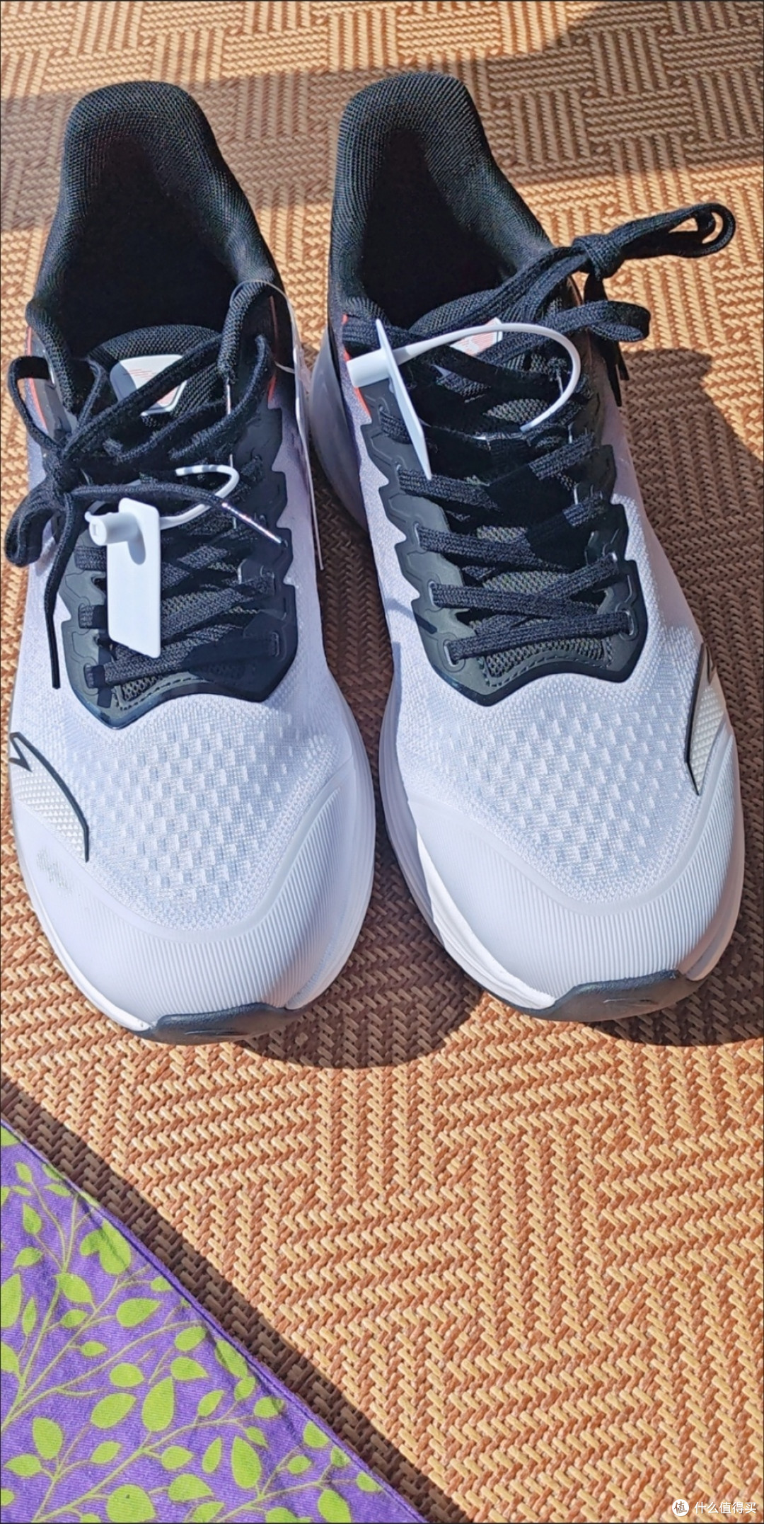 专业慢跑鞋,防滑耐磨提升