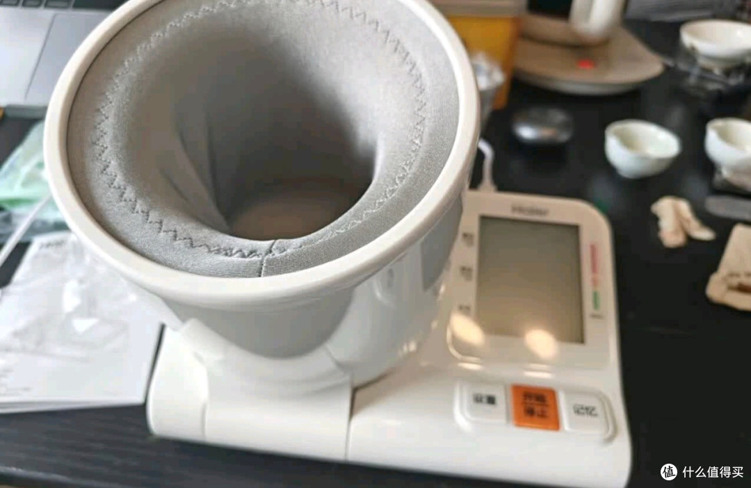 海尔臂筒式血压计:精准适老化设计