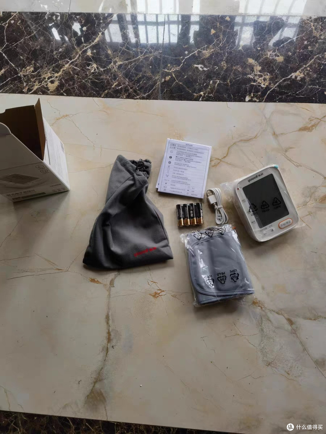 鱼跃电子血压计：高精准家用测压仪