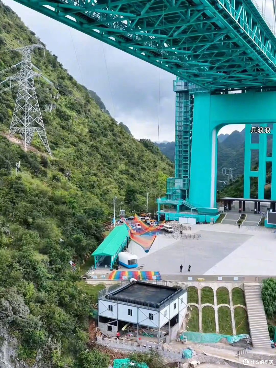 全球首个无绳蹦极急刹车,沙袋测试过的安全网真能接住大活人?
