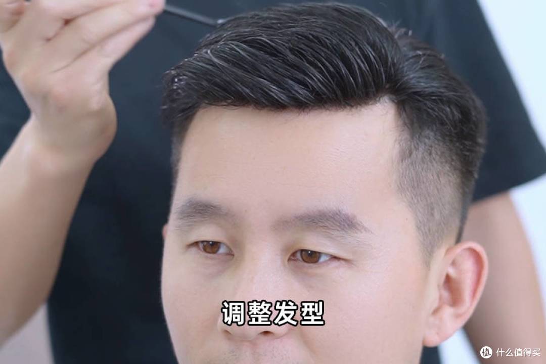 广州资深发型师揭秘:为什么说中老年男士都优先选择戴假发?