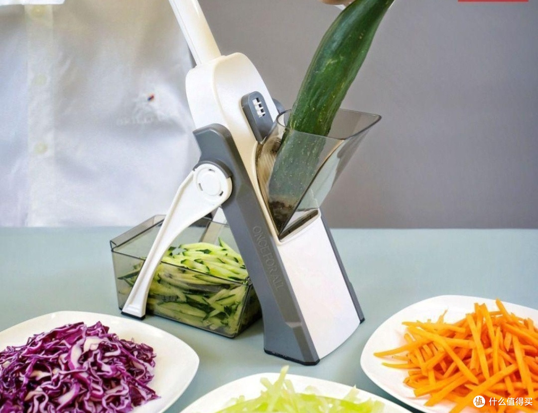 厨房神器大揭秘:你烹饪的小工具,如自动削皮机、多功能切菜器
