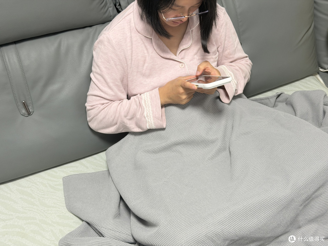 北方寒潮来袭！这款石墨烯发热披肩让我在没暖气的房间里活过来了