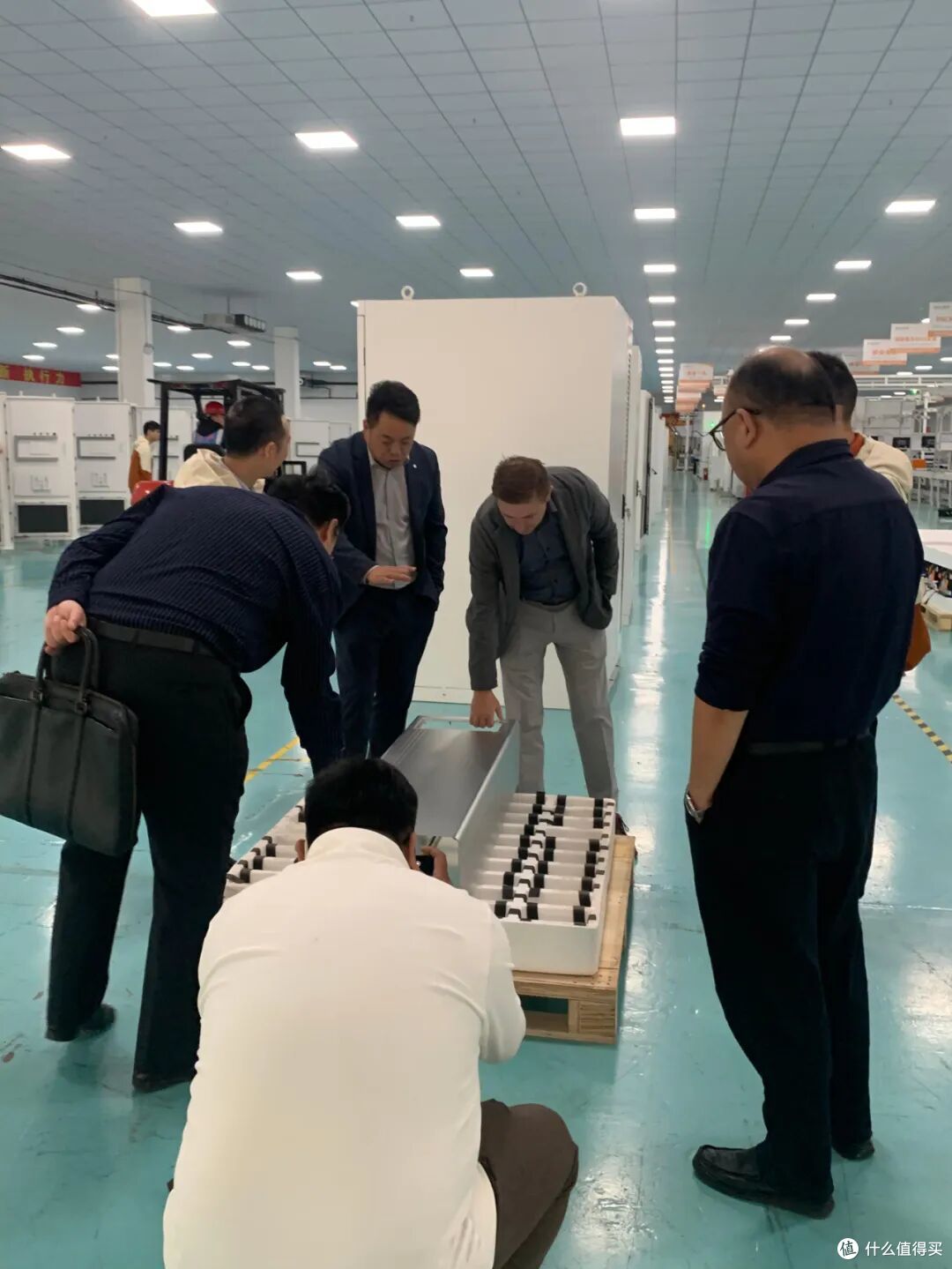 波兰投资贸易局驻华首席代表尤德良博士莅临沃橙新能源考察交流!