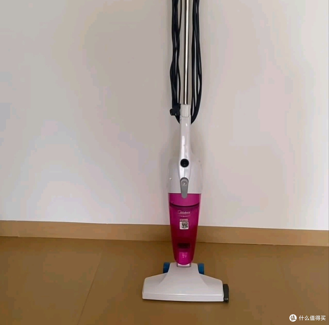 美的Q2无线吸尘器：强劲吸力与便捷设计