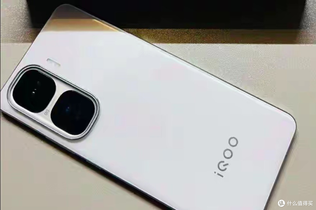 vivo iQOO Neo10,骁龙8Gen3+120W快充,1529元捡漏价值不值得买?