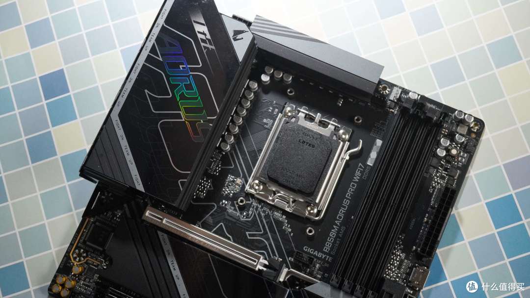 胜似超频。实测技嘉B850M AORUS PRO WIFI7电竞雕内存黑科技