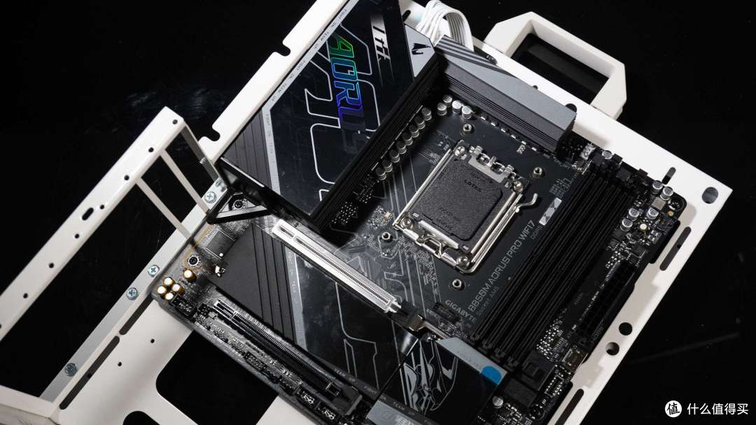 胜似超频。实测技嘉B850M AORUS PRO WIFI7电竞雕内存黑科技