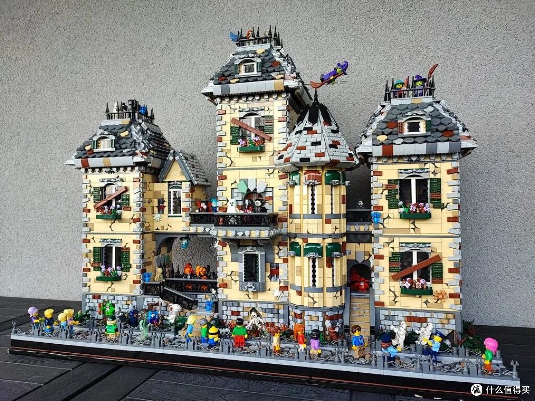 六年打磨，这座由超25000块积木组成的“鬼屋”简直惊魂绝美！_拼插积木_什么值得买