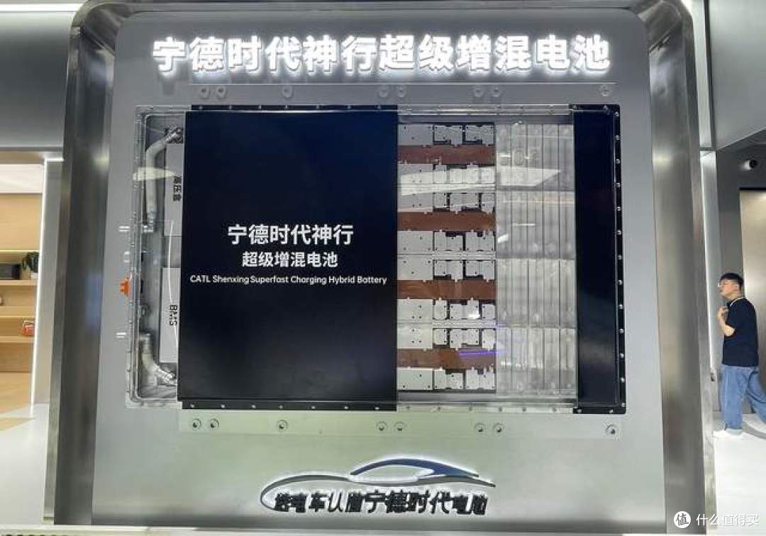 炸锅!1000公里续航是骗局?固态电池普及卡在哪被扒光!