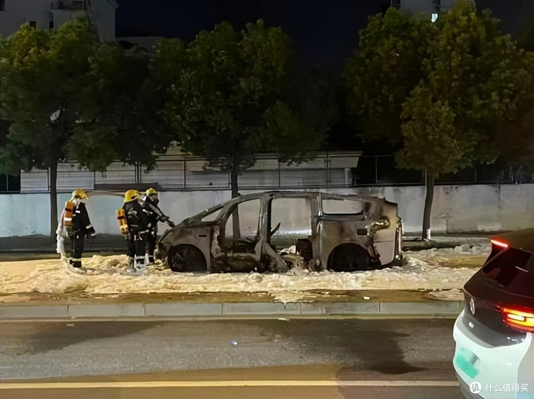 理想MEGA爆燃证明:性能在安全面前不值一提