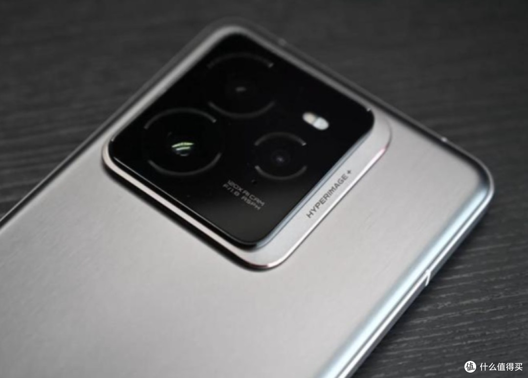 realme GT7 Pro直降1000元,老旗舰比新“缩水机”香太多