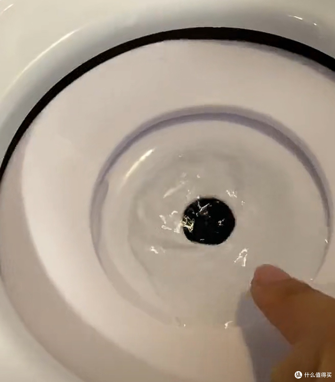POPOCOLA悬浮狗狗喝水碗，让狗子喝水告别“湿身”尴尬！