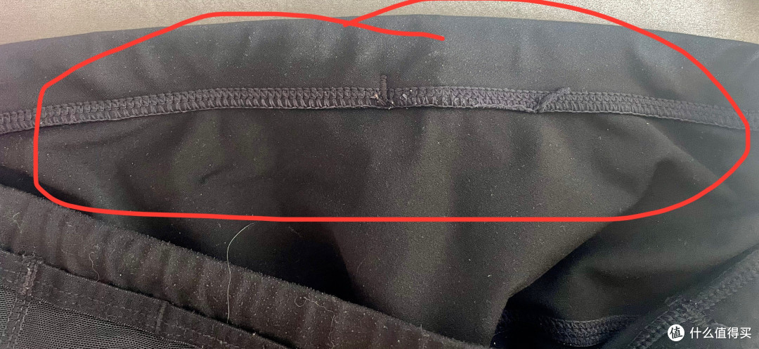 就是后腰内侧这段缝线非常粗粝磨皮