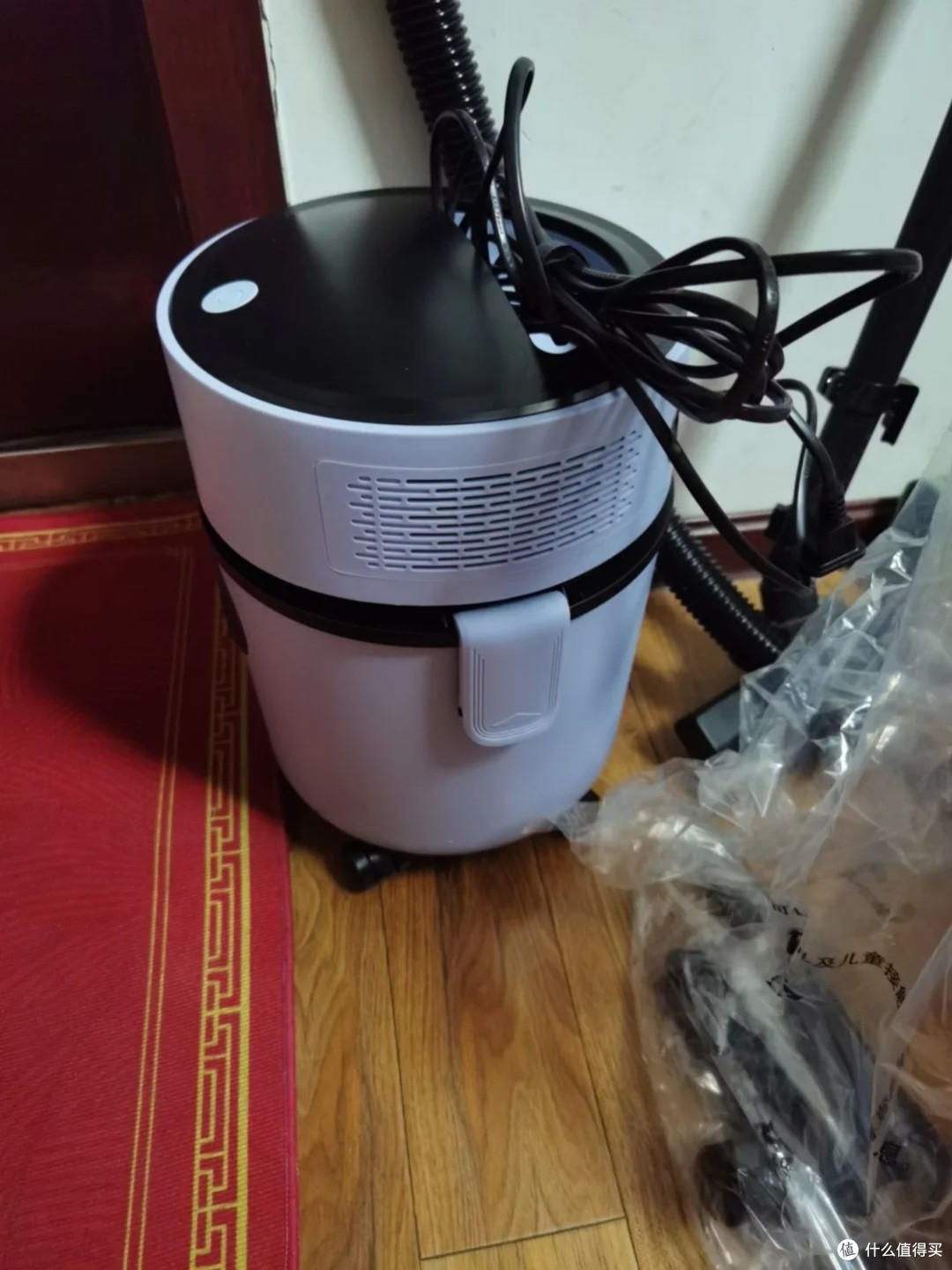 海尔桶式吸尘器:19kPa飓风吸力