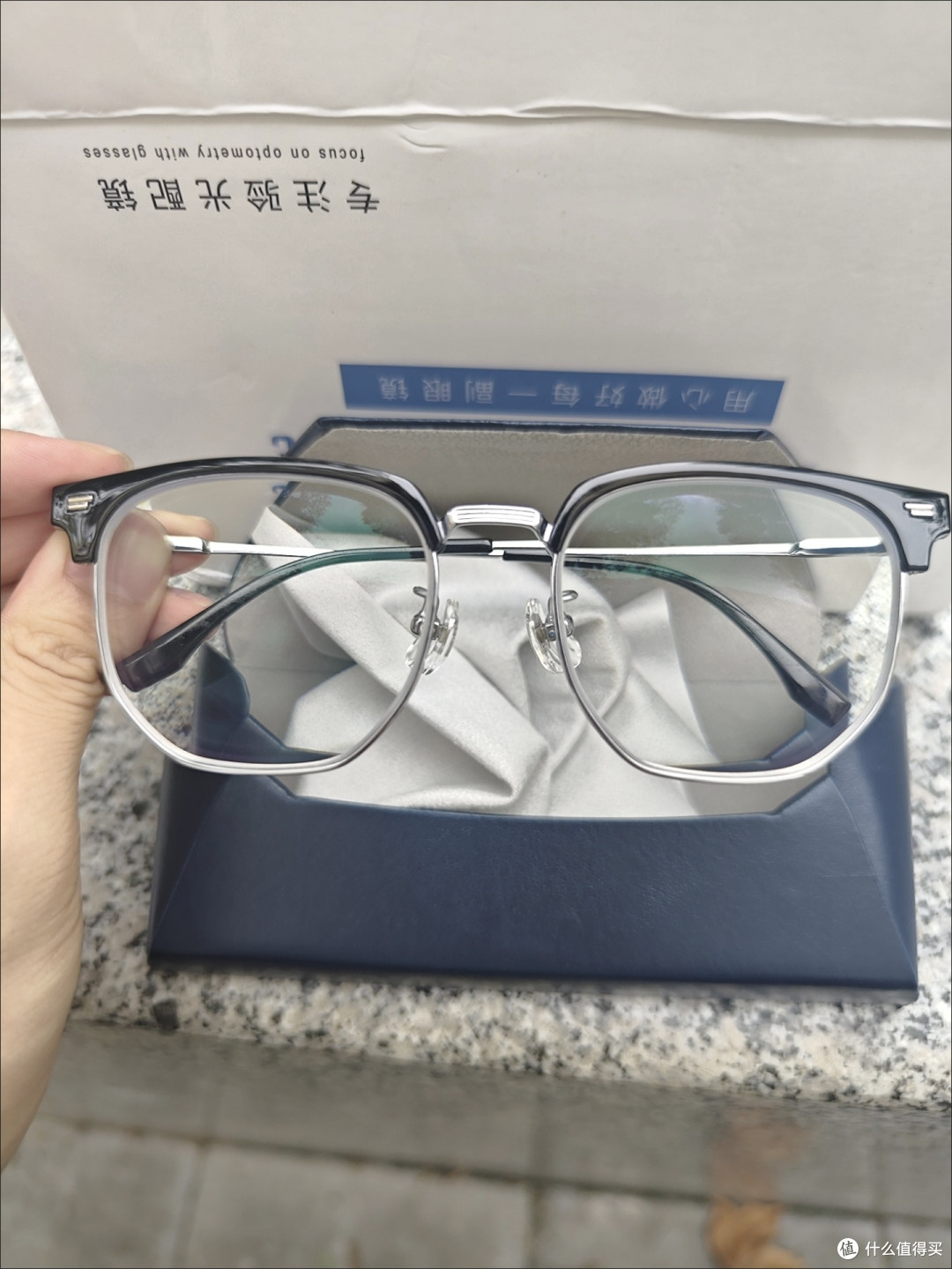 钟表眼镜潮流搭配指南:解锁场合穿搭密码