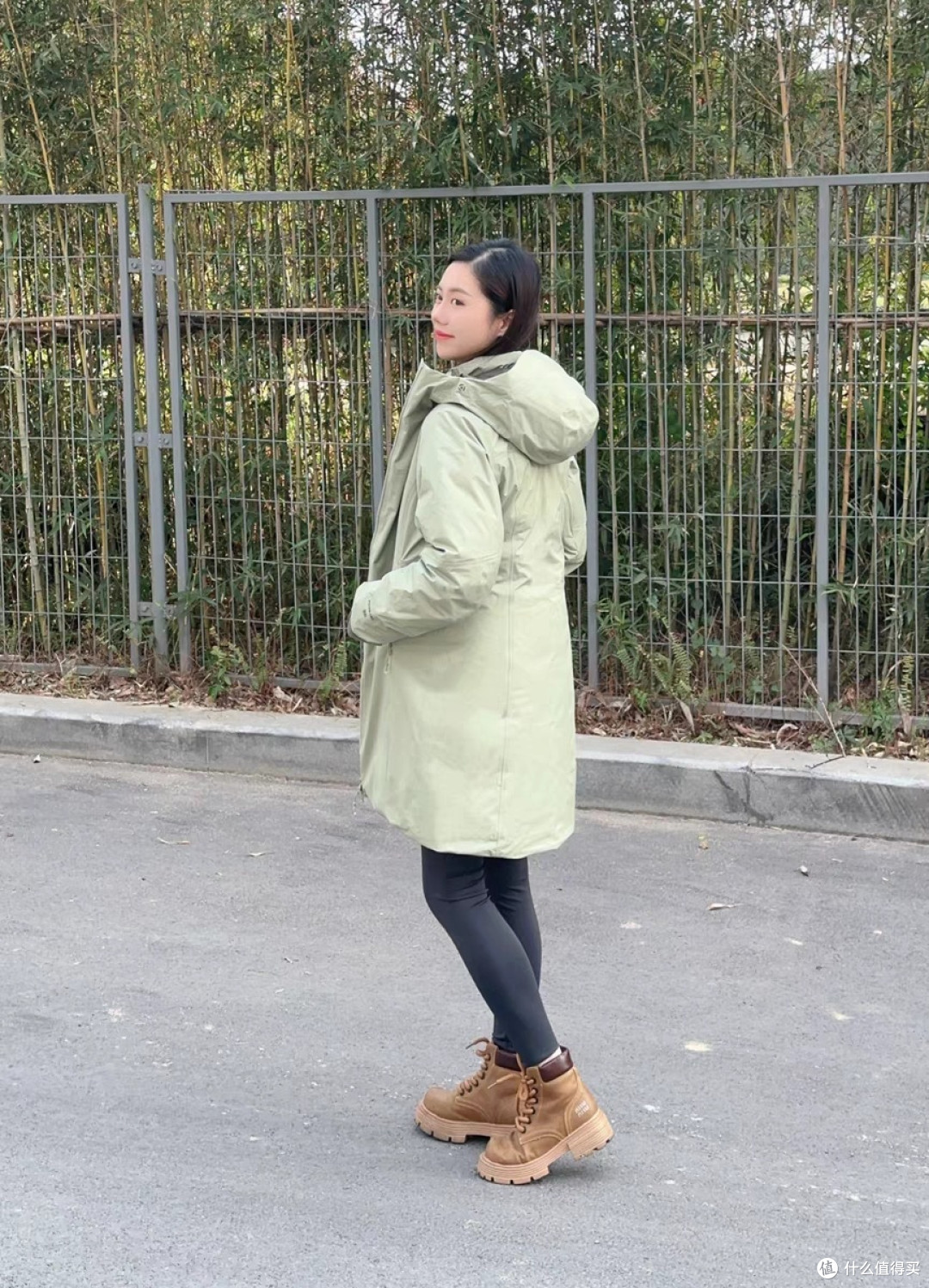 风雪中的可靠伙伴:凯乐石硬壳羽绒服