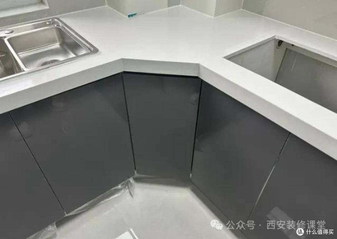 厨房别再冒险做钻石柜了!换个思路,收纳反而翻倍!