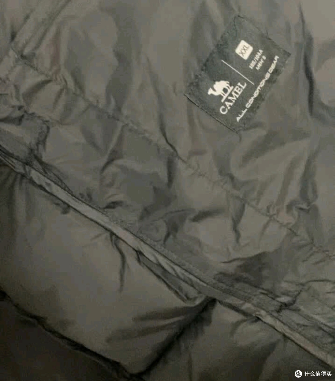 骆驼羽绒服质量扎实,异味需散