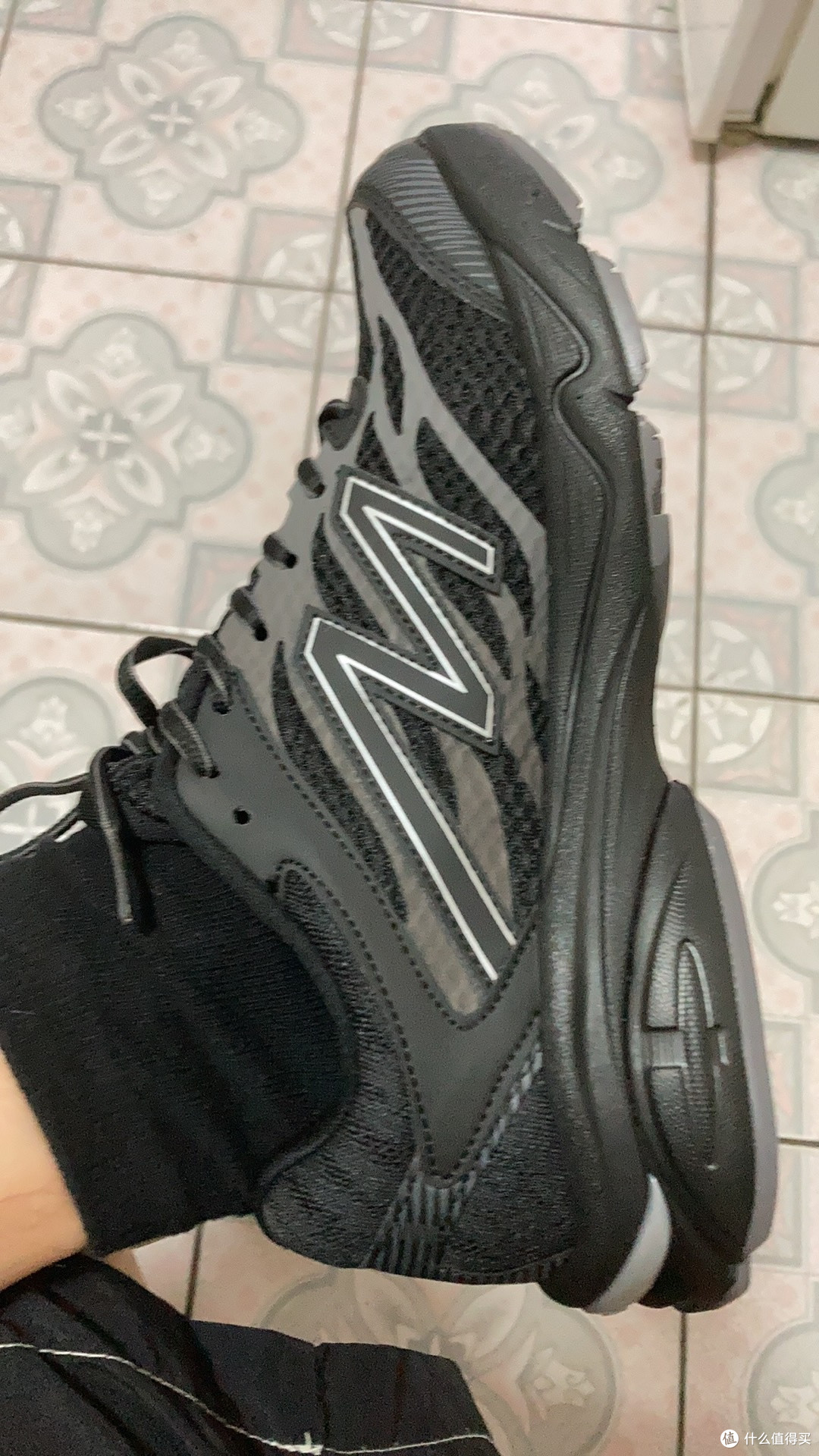 骆驼登山鞋:防撞护足设计