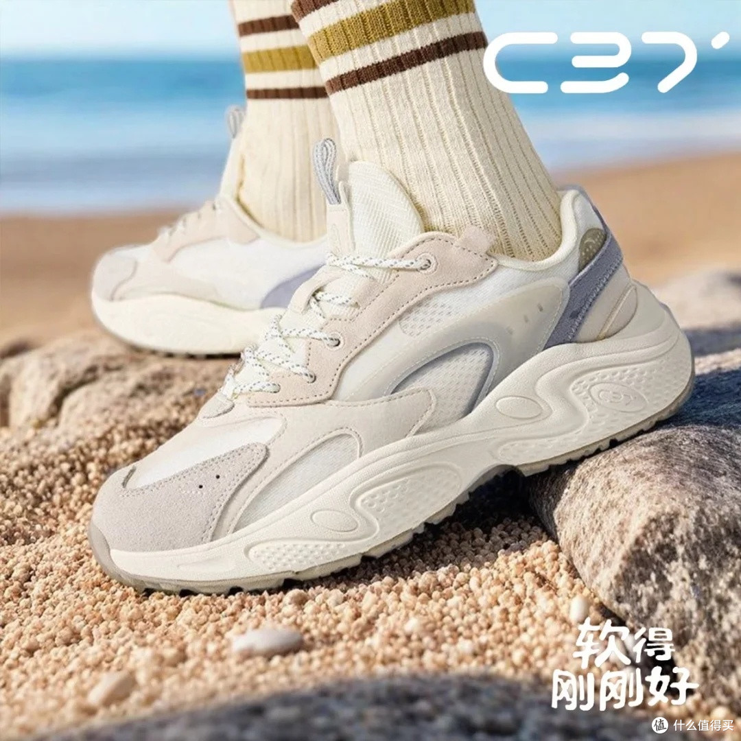 安踏C37老爹鞋:复古与科技结合