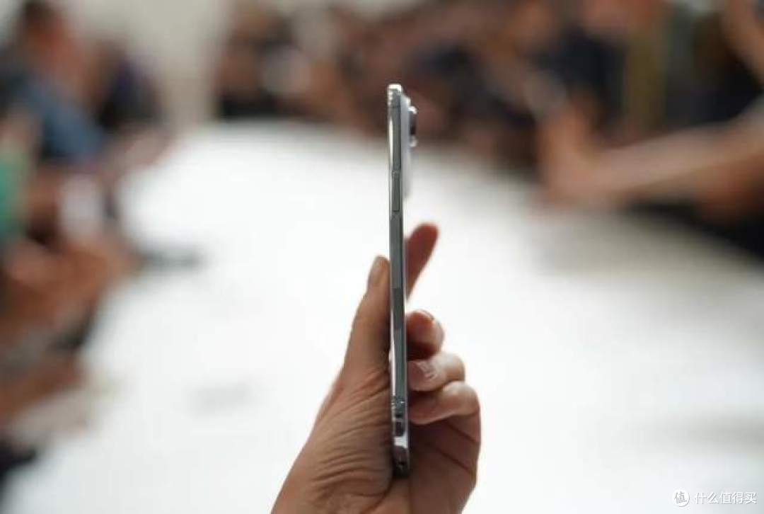 库克的“轻薄”梦醒？iPhone Air被曝暂停生产！