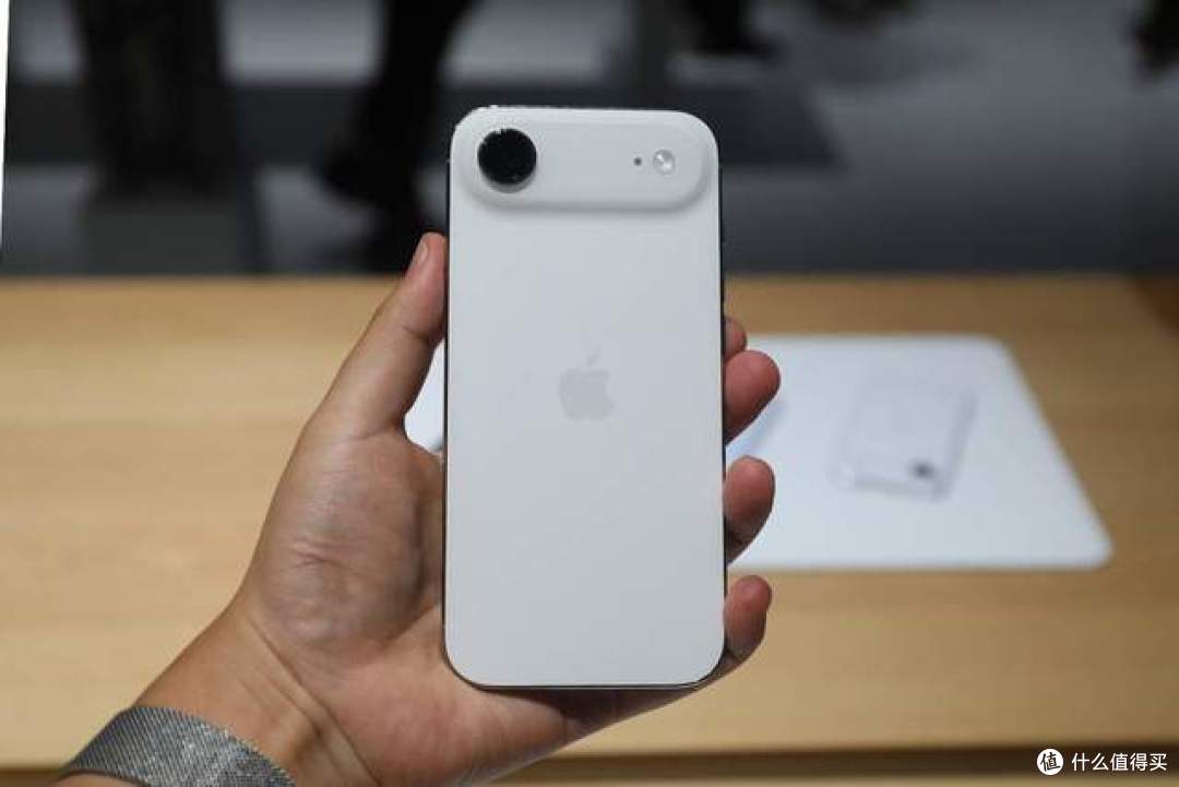 库克的“轻薄”梦醒？iPhone Air被曝暂停生产！