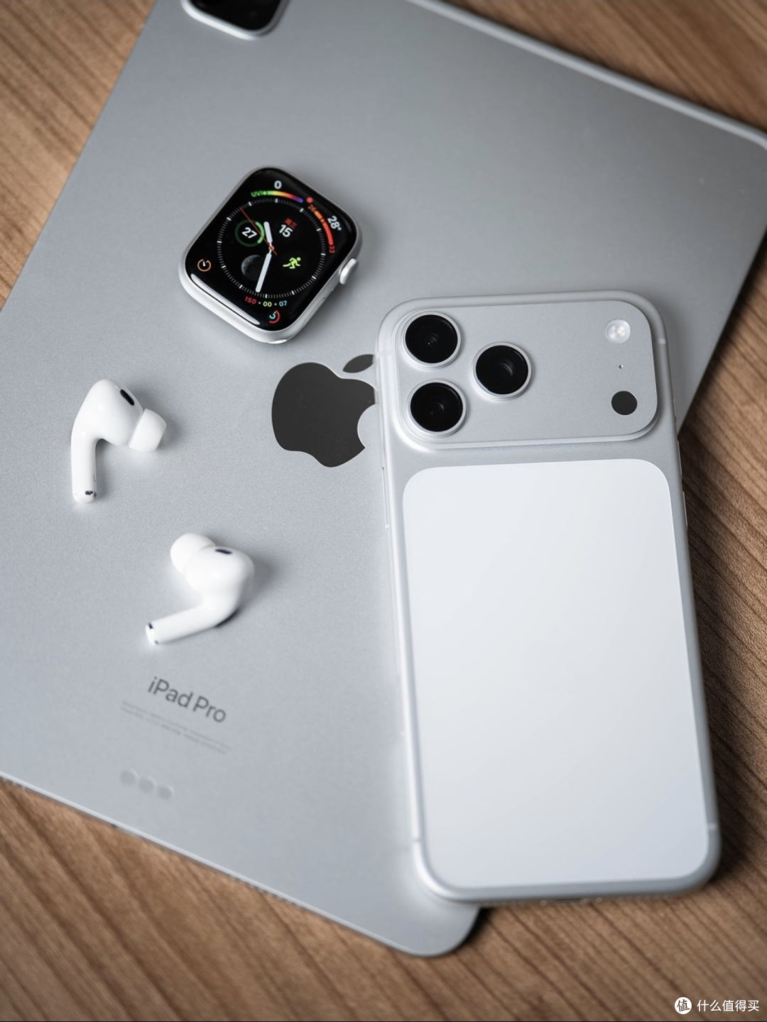 上手iPhone 17 Pro Max银色版:熟悉质感里藏着三重惊喜