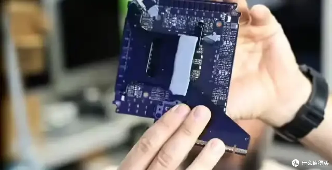 维修专家已红温：RTX 5090FE几乎无法修复