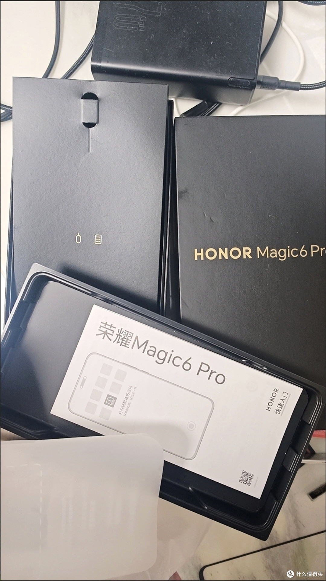 荣耀Magic6 Pro：曲面屏与鹰眼相机