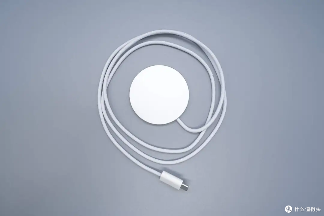 多品牌齐上新:Qi2.2磁吸与主动散热让无线充更稳更安静