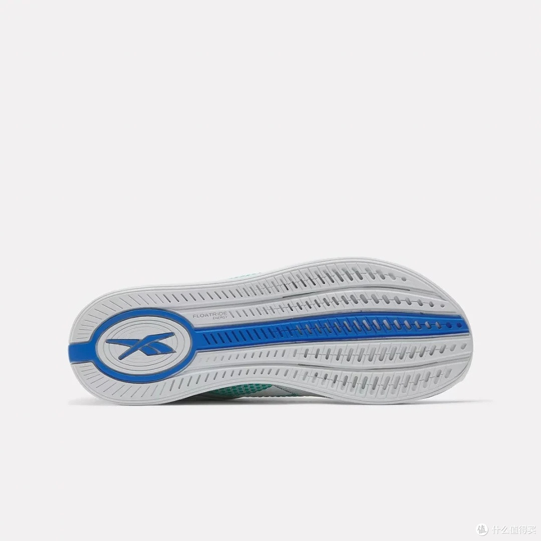 Reebok NANO X4:轻量化与支撑性的平衡