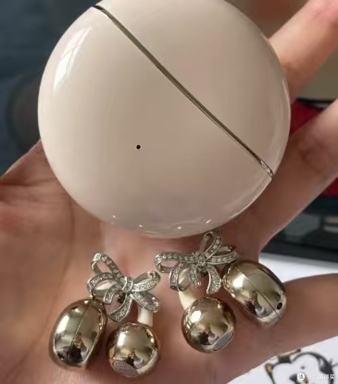 小巧耳夹耳机,佩戴舒适音质佳
