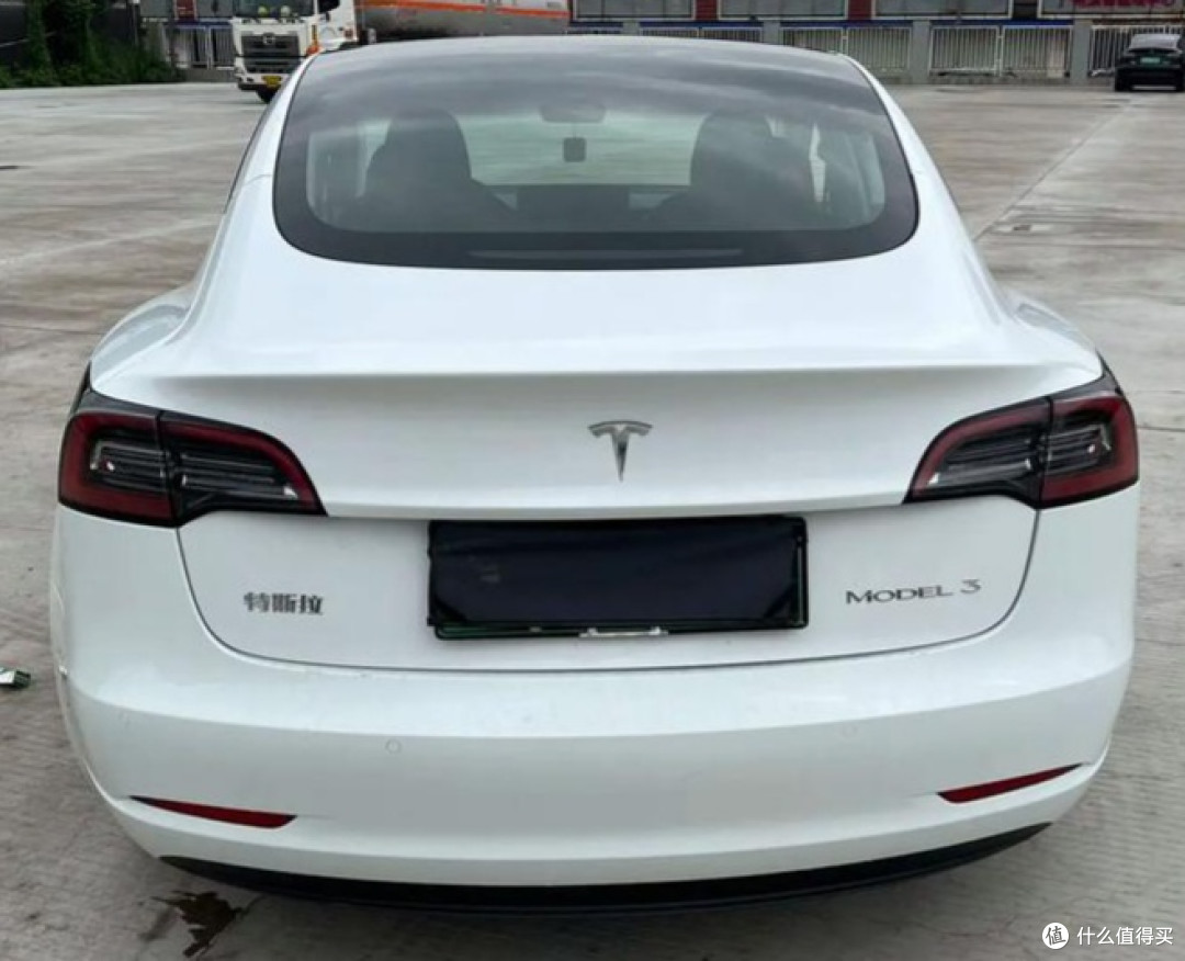Model 3入门版:极简主义的移动载体