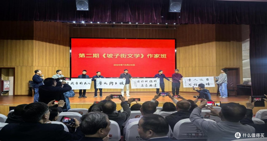 第二期《坡子街文学》作家班培训学习在靖江市生祠镇东进村举行