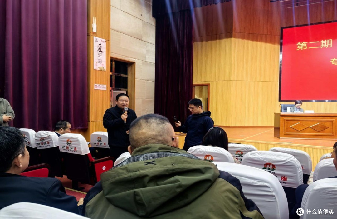 第二期《坡子街文学》作家班培训学习在靖江市生祠镇东进村举行