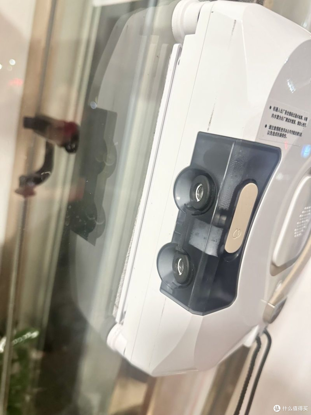 小狗T10 Pro擦窗机器人——5800Pa吸力+AI避障,窗外污渍自动清零