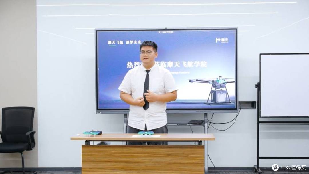 FPV竞速、亲手组装… 直击苏州三六六研学现场,堪比科幻大片!