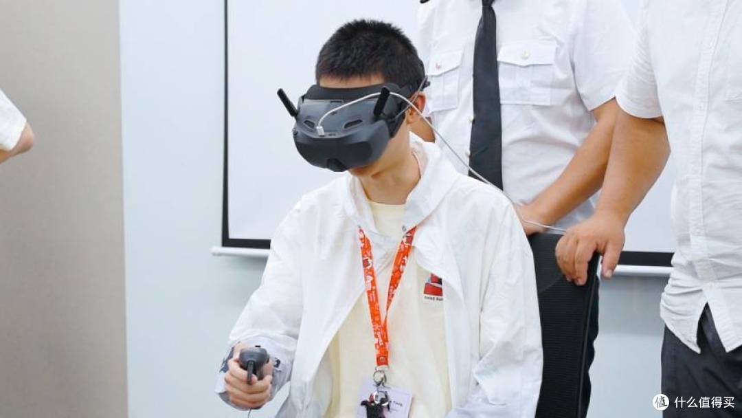 FPV竞速、亲手组装… 直击苏州三六六研学现场,堪比科幻大片!
