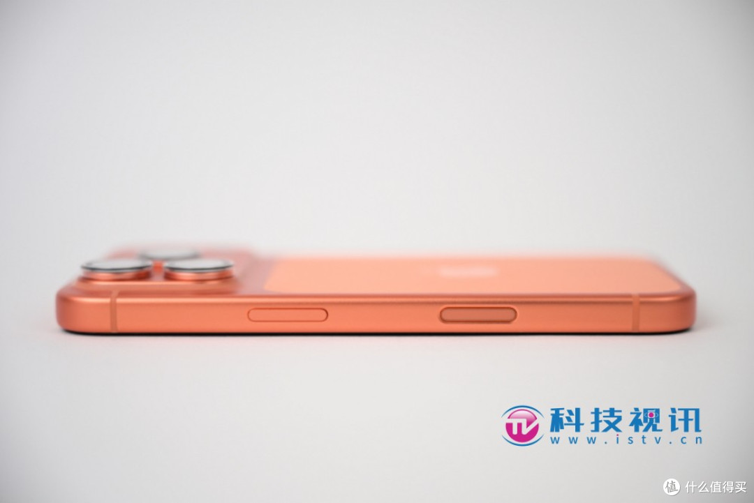 iPhone 17 Pro评测：颜值吸睛，性能影像双惊喜