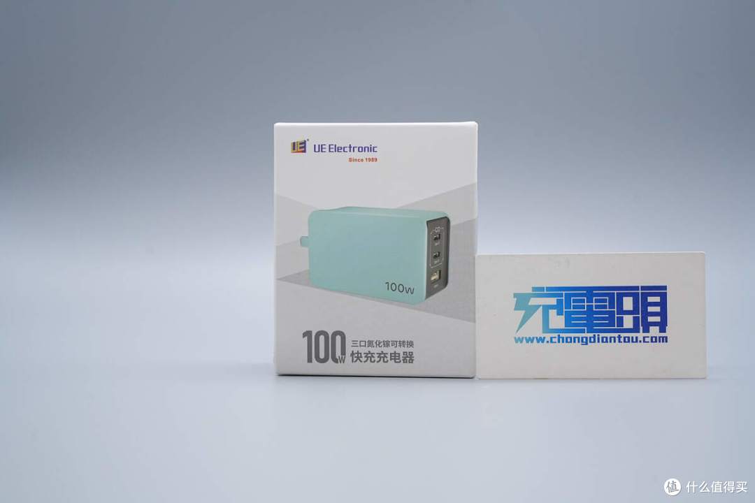 可装欧/英/澳规插脚,几乎全球可用,富华电子100W氮化镓快充拆解