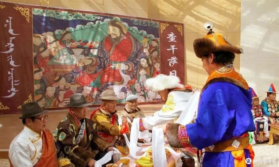 德令哈:戈壁上的金色诗行与星空密语