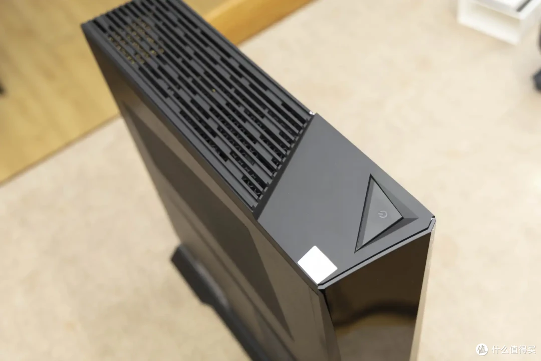 能让玩家轻松搬运的10L优雅电竞主机,微星海皇戟AS实测