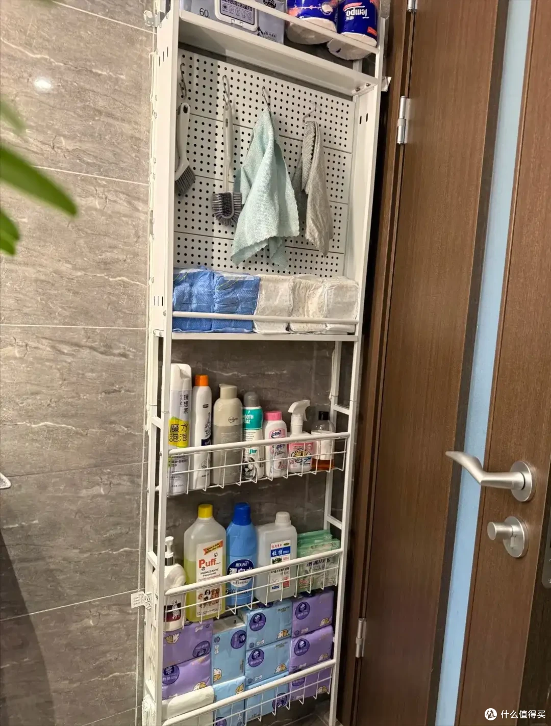 媳妇太厉害了,这么小的缝隙都能收纳,空间被极致利用,整整齐齐