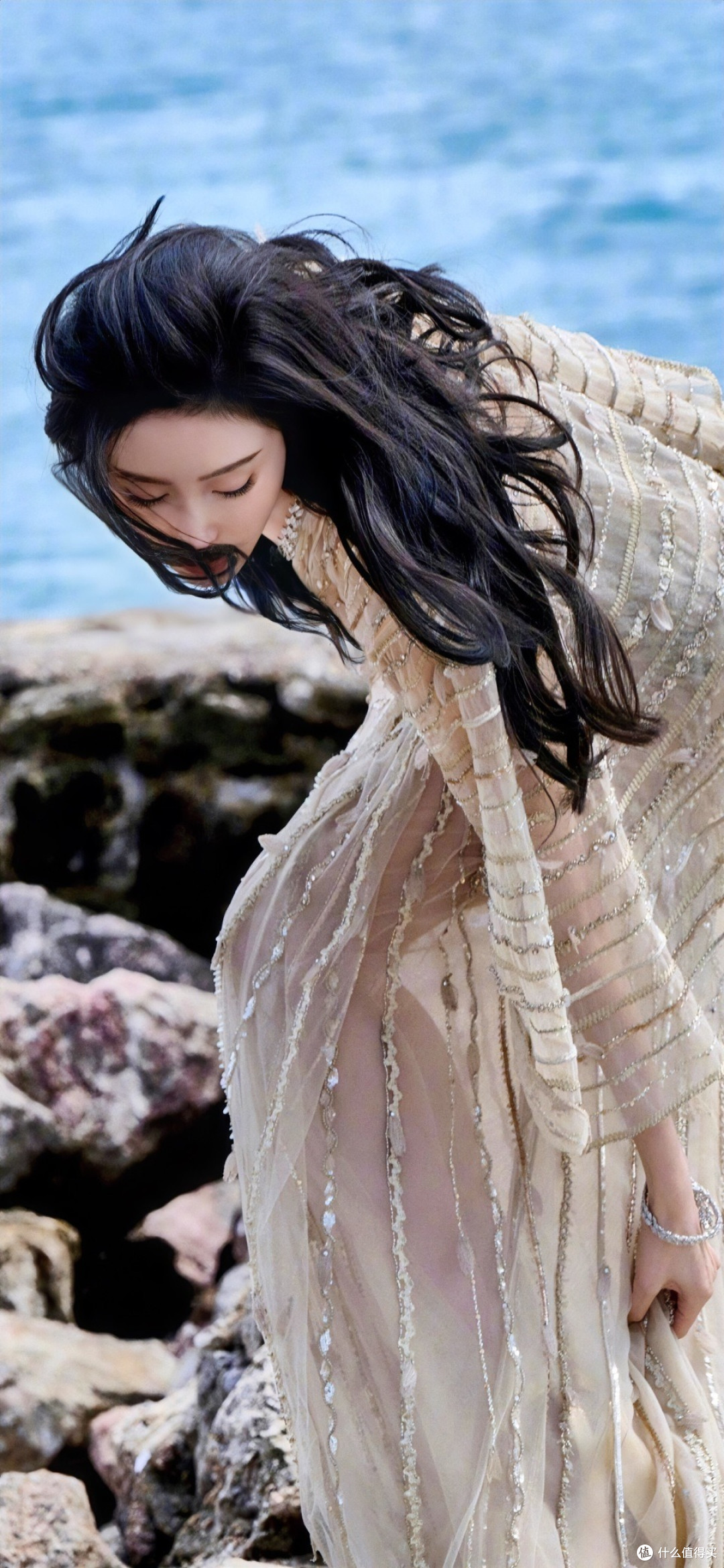 绝美海边写真封神!张天爱魔鬼身材穿出高级感,这才是人间绝色