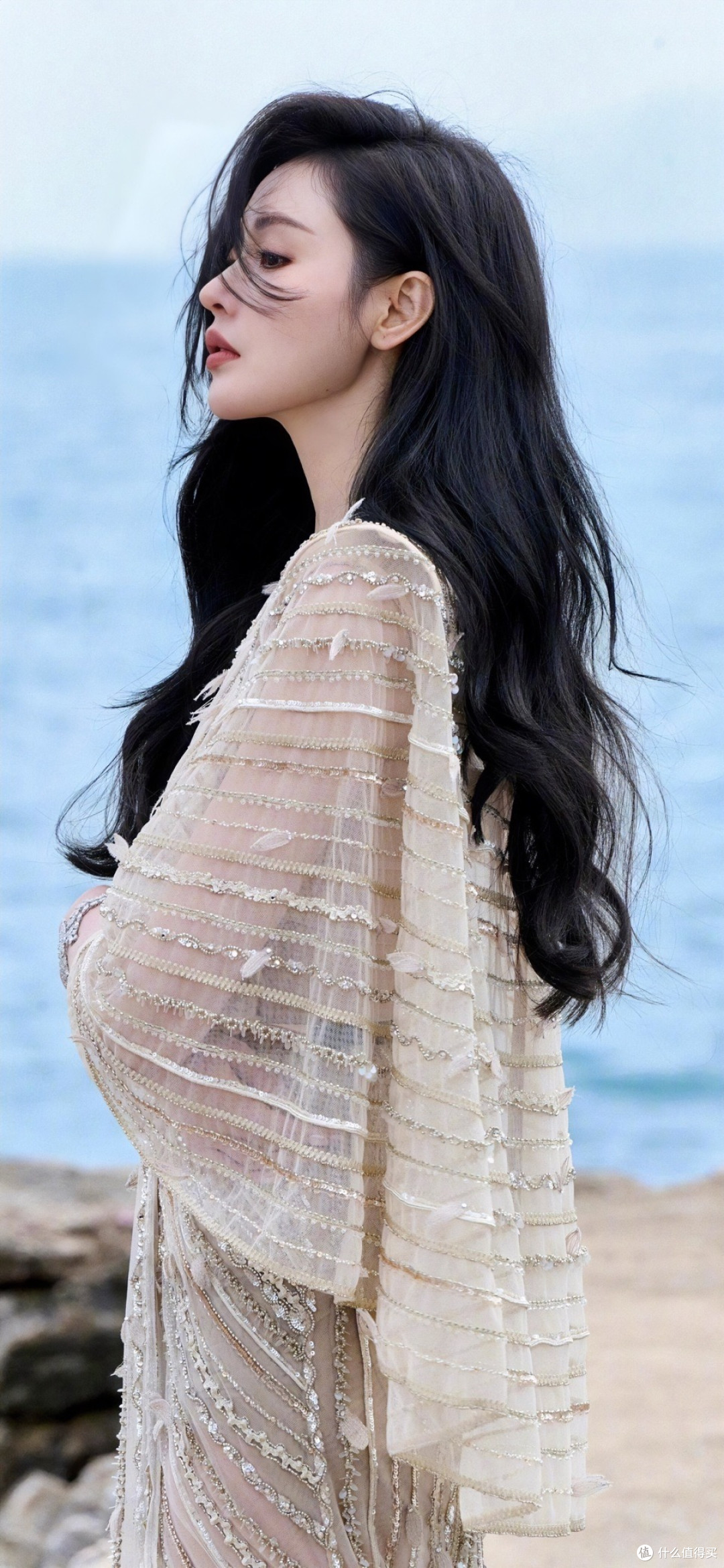 绝美海边写真封神!张天爱魔鬼身材穿出高级感,这才是人间绝色