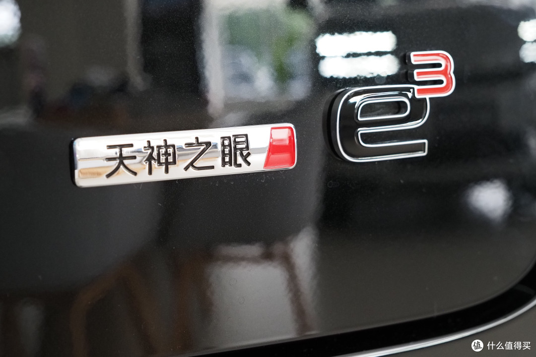 腾势N8L正式发布,比预售价再低2万:超大、超豪华、超有科技感