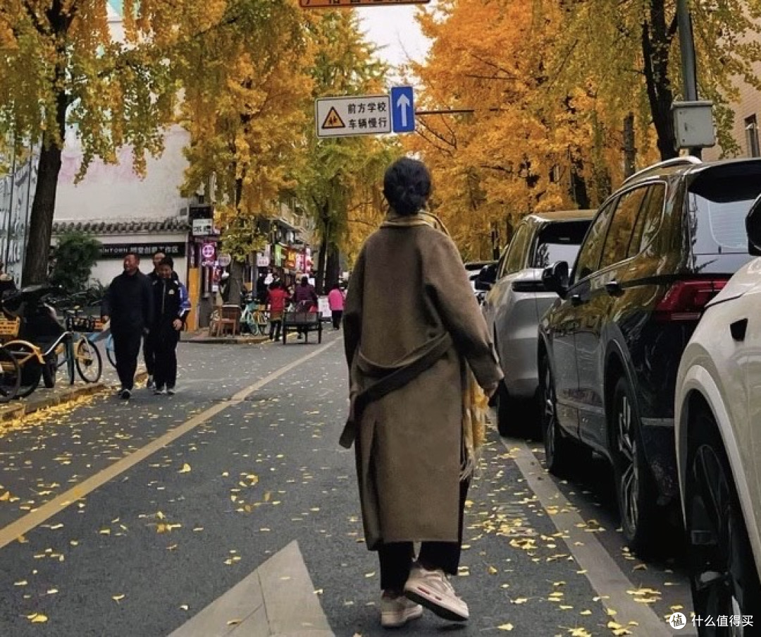 🌟 一件“聪明”的大衣,定义不费力的优雅