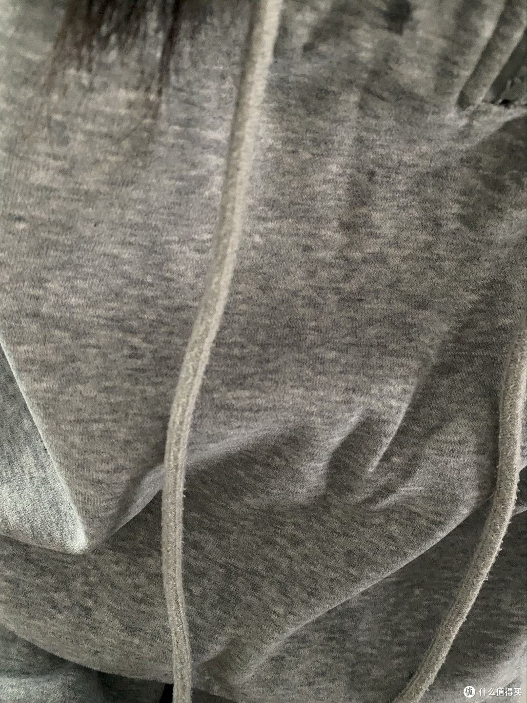 双十一理性购物:简约黑色卫衣体验