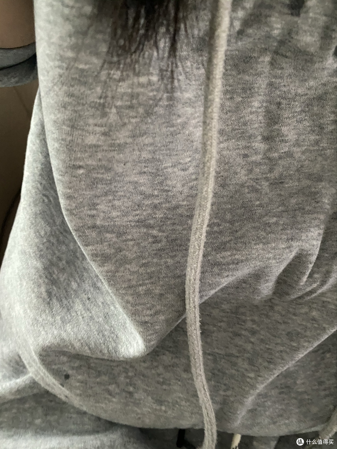 双十一理性购物：简约黑色卫衣体验